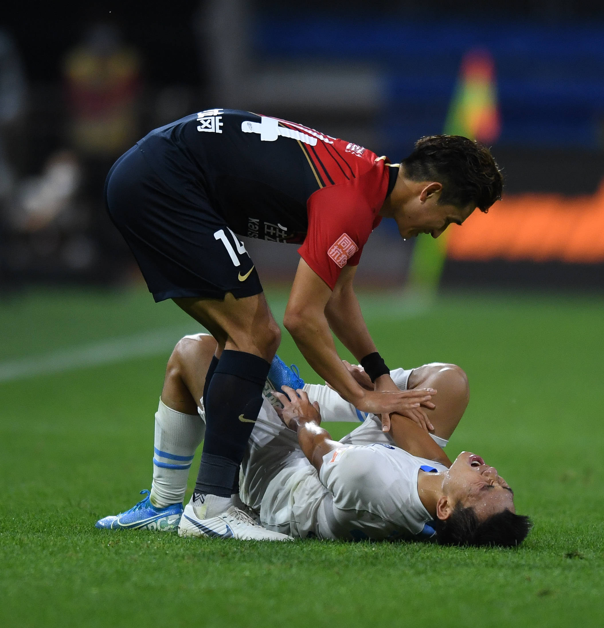 包含大连一方经过惊心动魄比赛力挫深圳佳兆业的词条 包含大连一方经过惊心动魄比赛力挫深圳佳兆业的词条