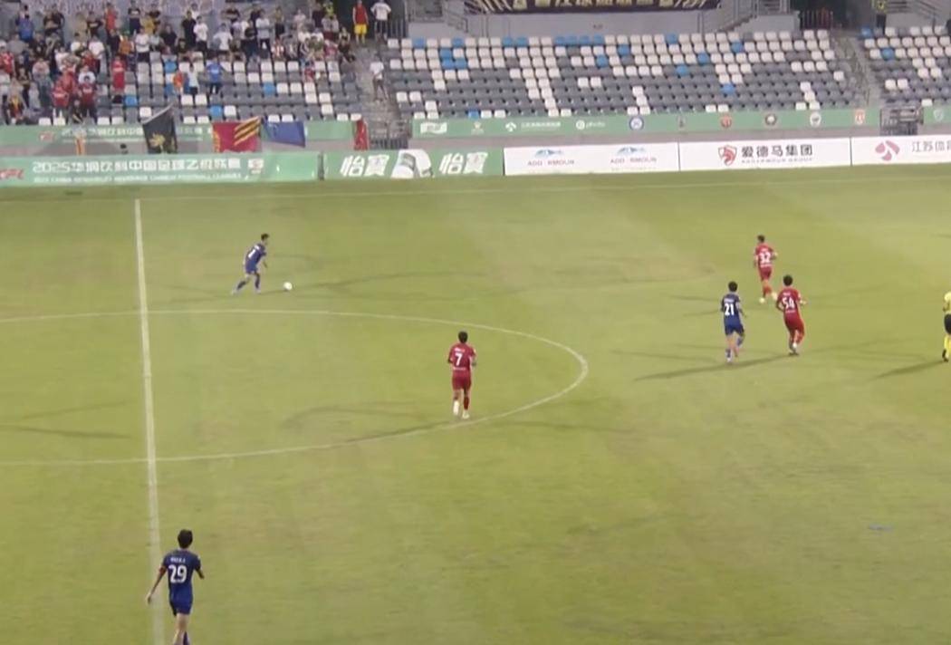 竞争激烈!两队在比赛中难分胜负的简单介绍 竞争激烈!两队在比赛中难分胜负的简单介绍