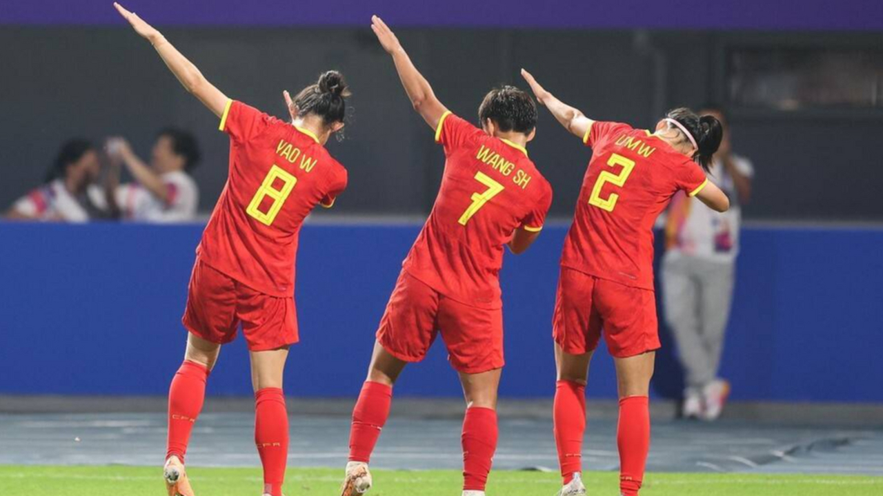 中国女足在比赛中展现出团队合作精神的简单介绍 中国女足在比赛中展现出团队合作精神的简单介绍