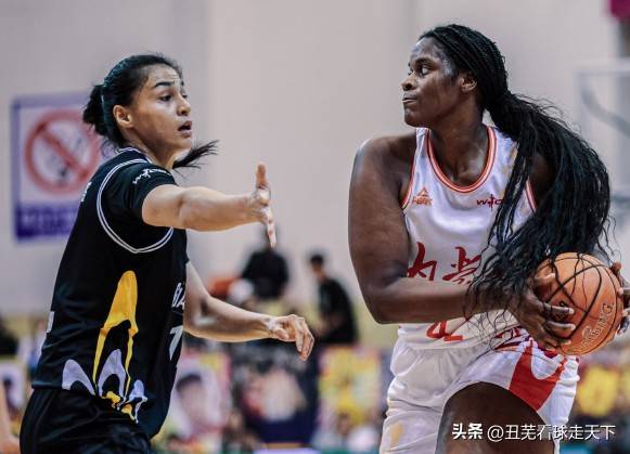 赛场上球员们的激情表现令人动容 赛场上球员们的激情表现令人动容