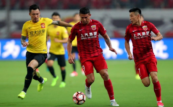 关于恒大客场不敌上港,失误频频遭遇困境的信息 关于恒大客场不敌上港,失误频频遭遇困境的信息