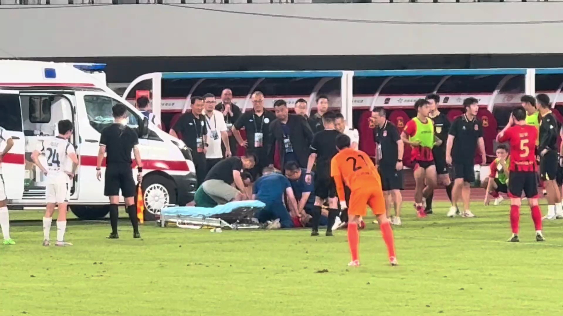 aoa体育-国内足球职业赛事近期进行多场比拼