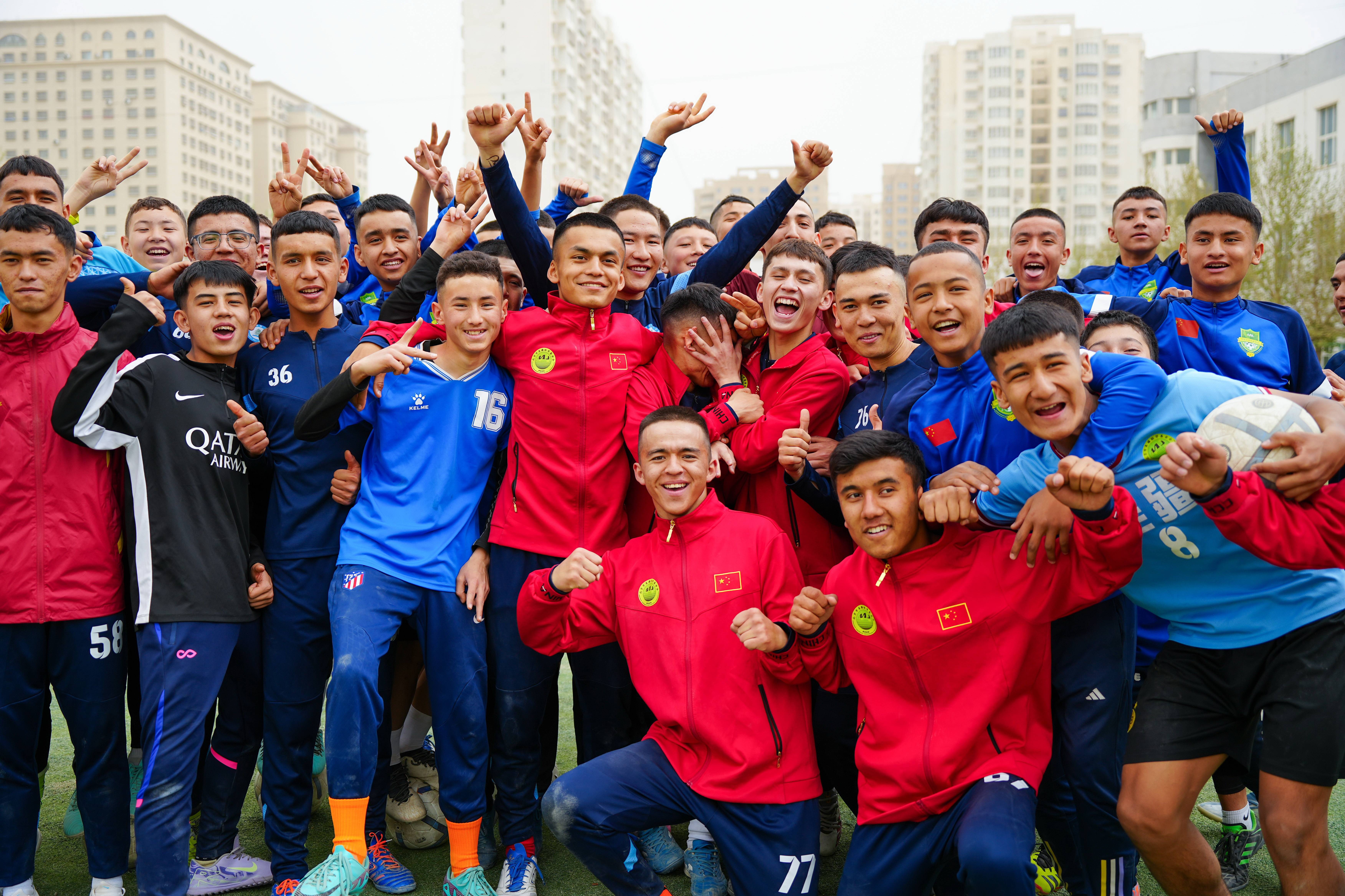 国内足球职业赛事近期进行多场比拼 国内足球职业赛事近期进行多场比拼