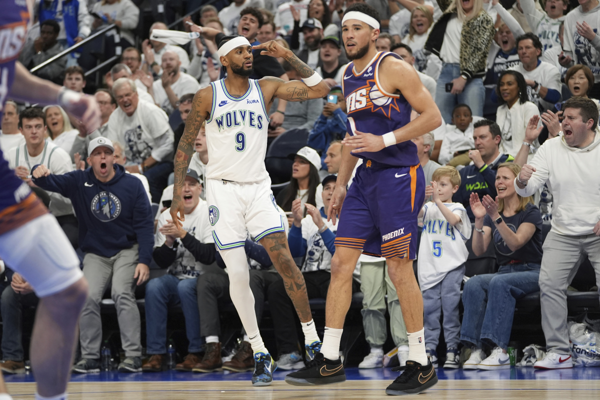 关于掘金球员赛后庆祝胜利展现团队凝聚力的信息 关于掘金球员赛后庆祝胜利展现团队凝聚力的信息