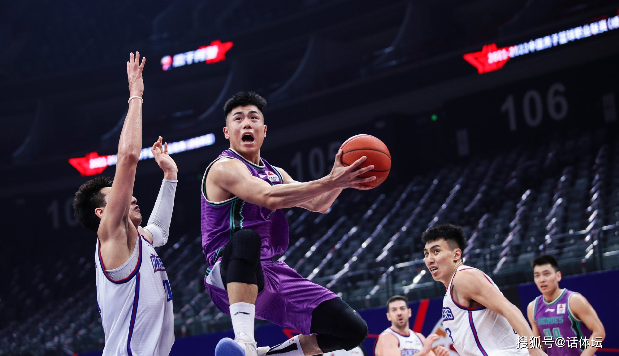 哈尔滨队爆冷战胜浙江队，全队发挥出色获得胜利的简单介绍