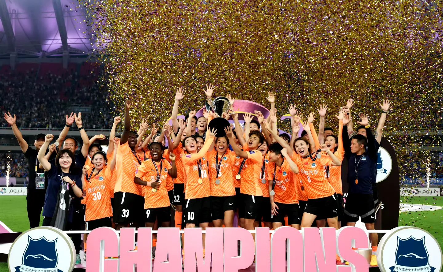 关于女子足球联赛再掀热潮,观众争相欢呼的信息 关于女子足球联赛再掀热潮,观众争相欢呼的信息