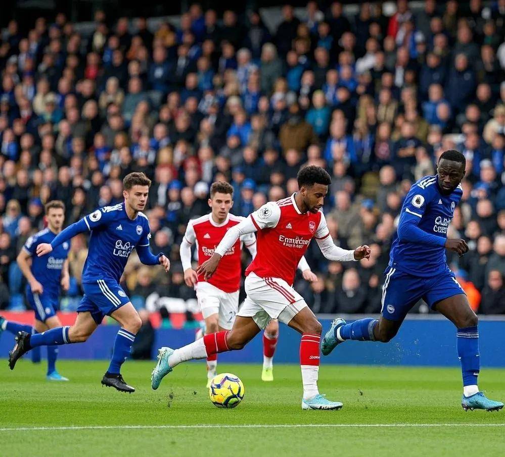 aoa体育活动-包含精彩足球赛场观战：球队风采尽显获胜的词条