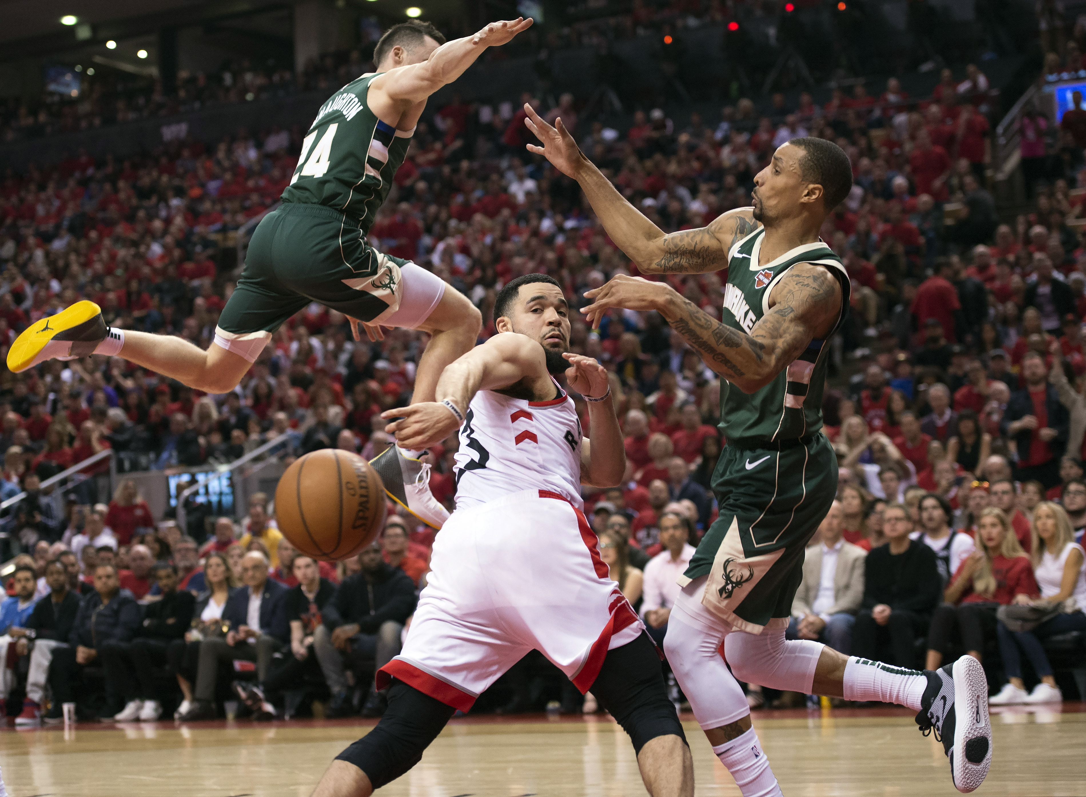 猛龙战胜强敌,稳居东部前三位置 猛龙战胜强敌,稳居东部前三位置