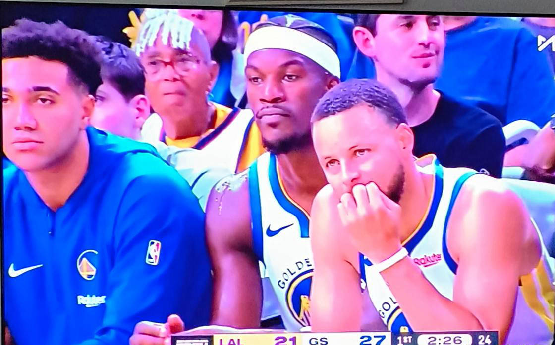 包含勇士再胜湖人保住榜首,库里砍下高分的词条 包含勇士再胜湖人保住榜首,库里砍下高分的词条