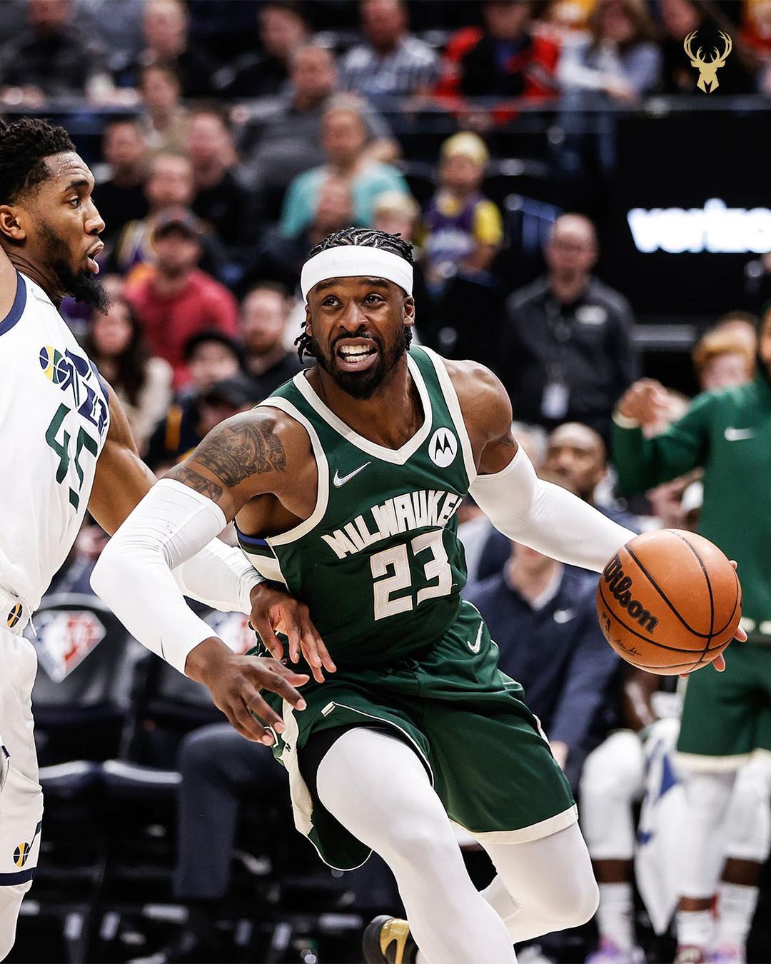 雄鹿继续豪取胜利，保持不败