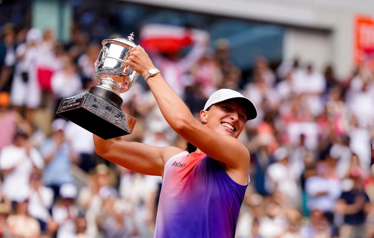 aoa体育教练-美国游泳冠军再次登顶领奖台