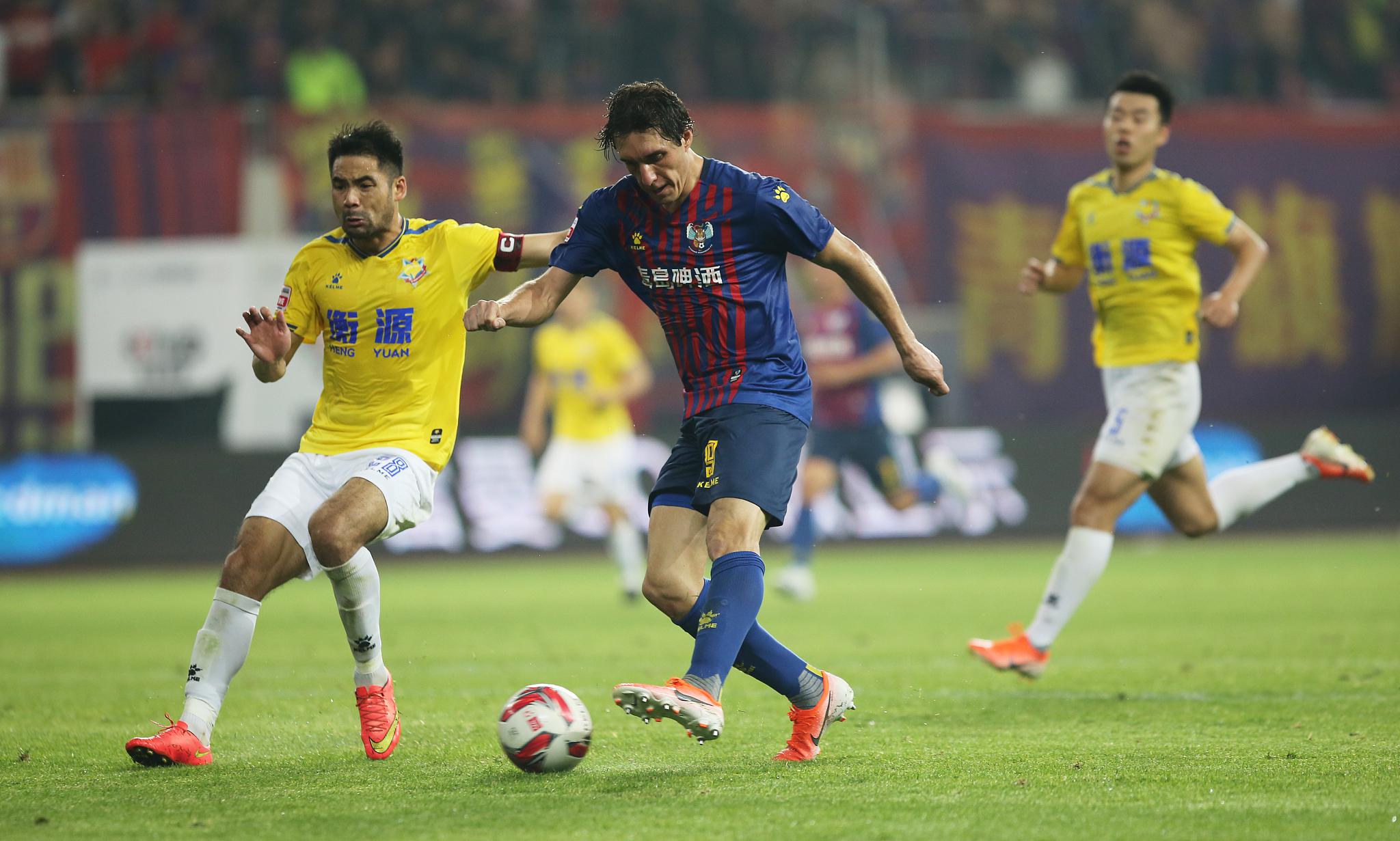 aoa体育直播-阿尔梅里亚客场惨负拉科鲁尼亚，遭遇连败的简单介绍